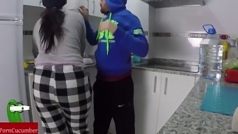 Hot Encounters In The Kitchen: Suck And Deepthroat Action