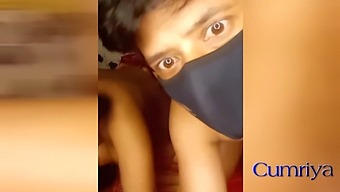 একটি অসাধারণ বাংলাদেশী মেয়ে এবং তার সঙ্গী অন্তরঙ্গ কার্যকলাপে লিপ্ত হয়।