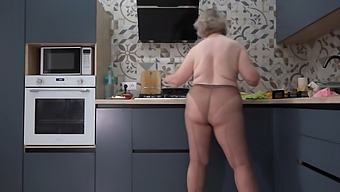 Sexy Milf In Stockings Seduces Her Husband For Breakfast In The Kitchen